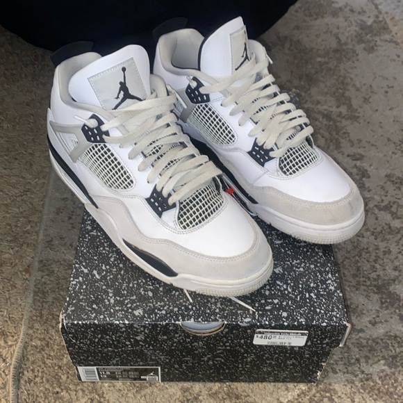 🌟EUC AIR JORDAN 4 Retro Military Black - Picture 1 of 9